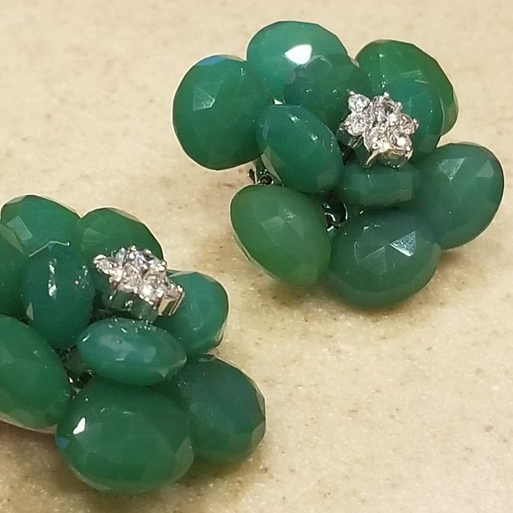 RARE HOLIDAY EVENING STATEMENT SIMAN TU CHRISTMAS GREEN FLOWER CRYSTAL EARRINGS